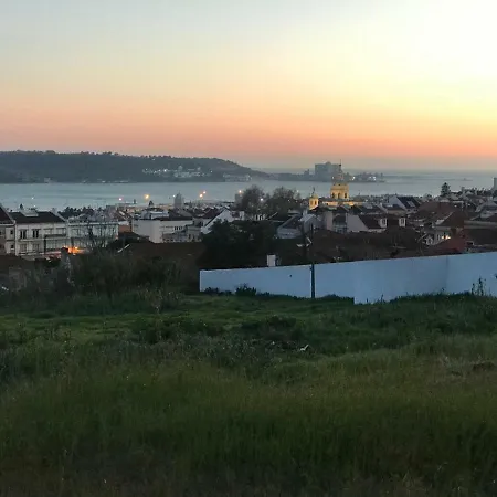 Excellent 2 Bedroom In Lizbona
