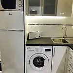 Excellent 2 Bedroom In Lägenhet