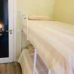 Excellent 2 Bedroom In Lägenhet Lisboa